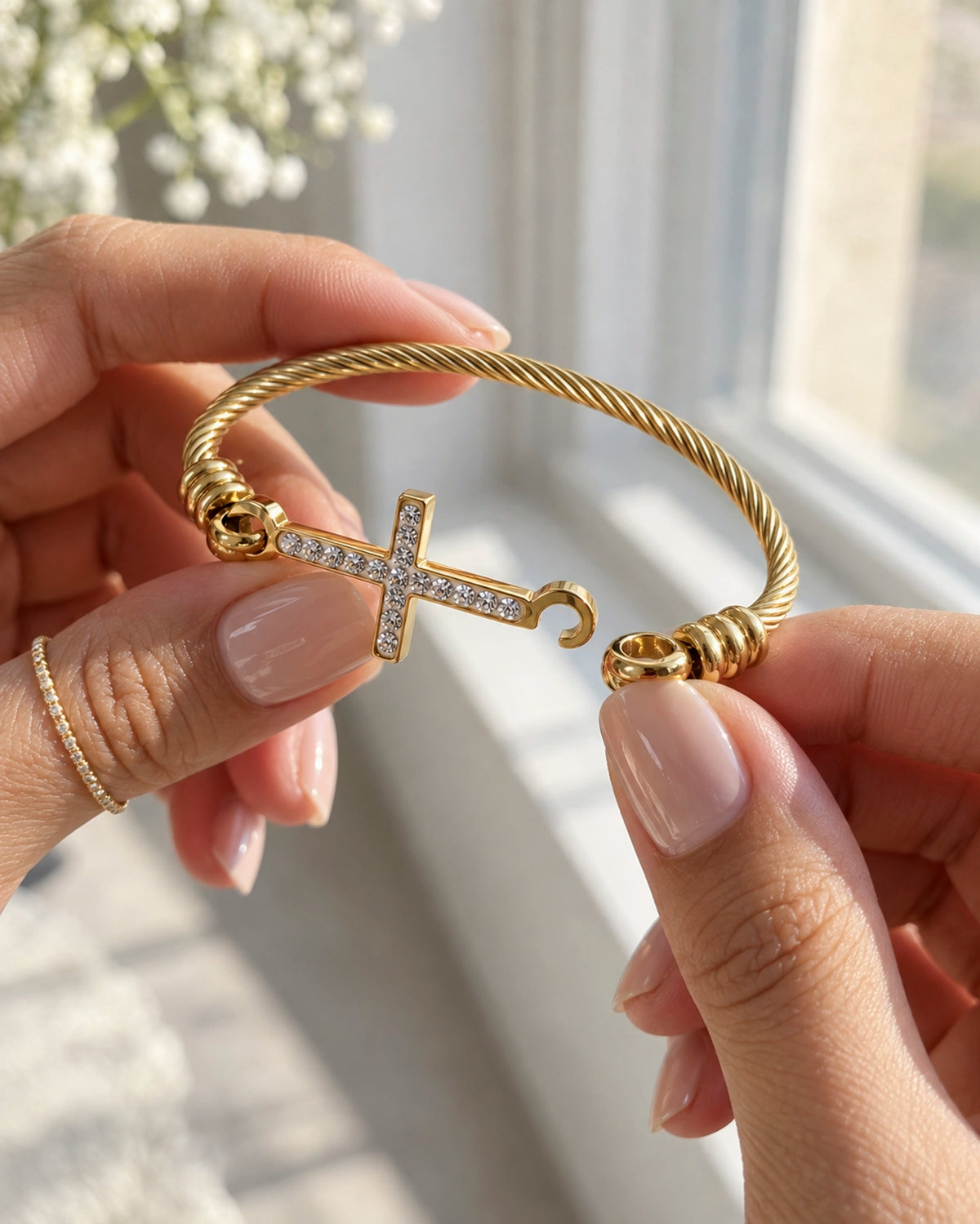 Pulsera Cruz Dorada