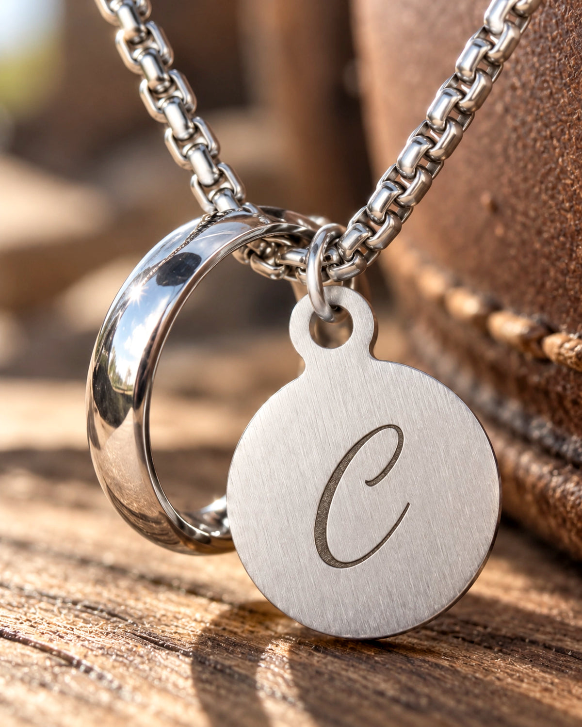 Collar Anillo e Inicial – Grabado Láser