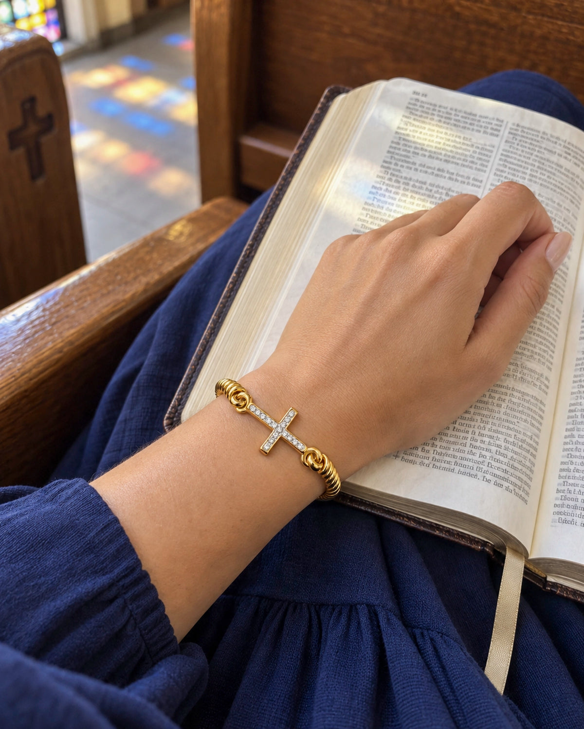 Pulsera Cruz Dorada