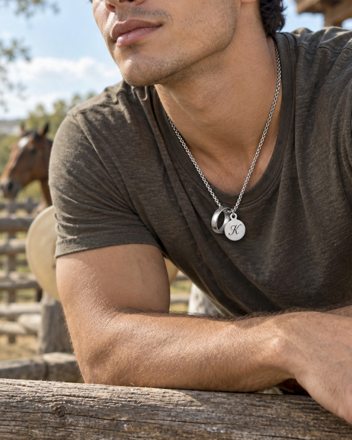 Collar Anillo e Inicial – Grabado Láser