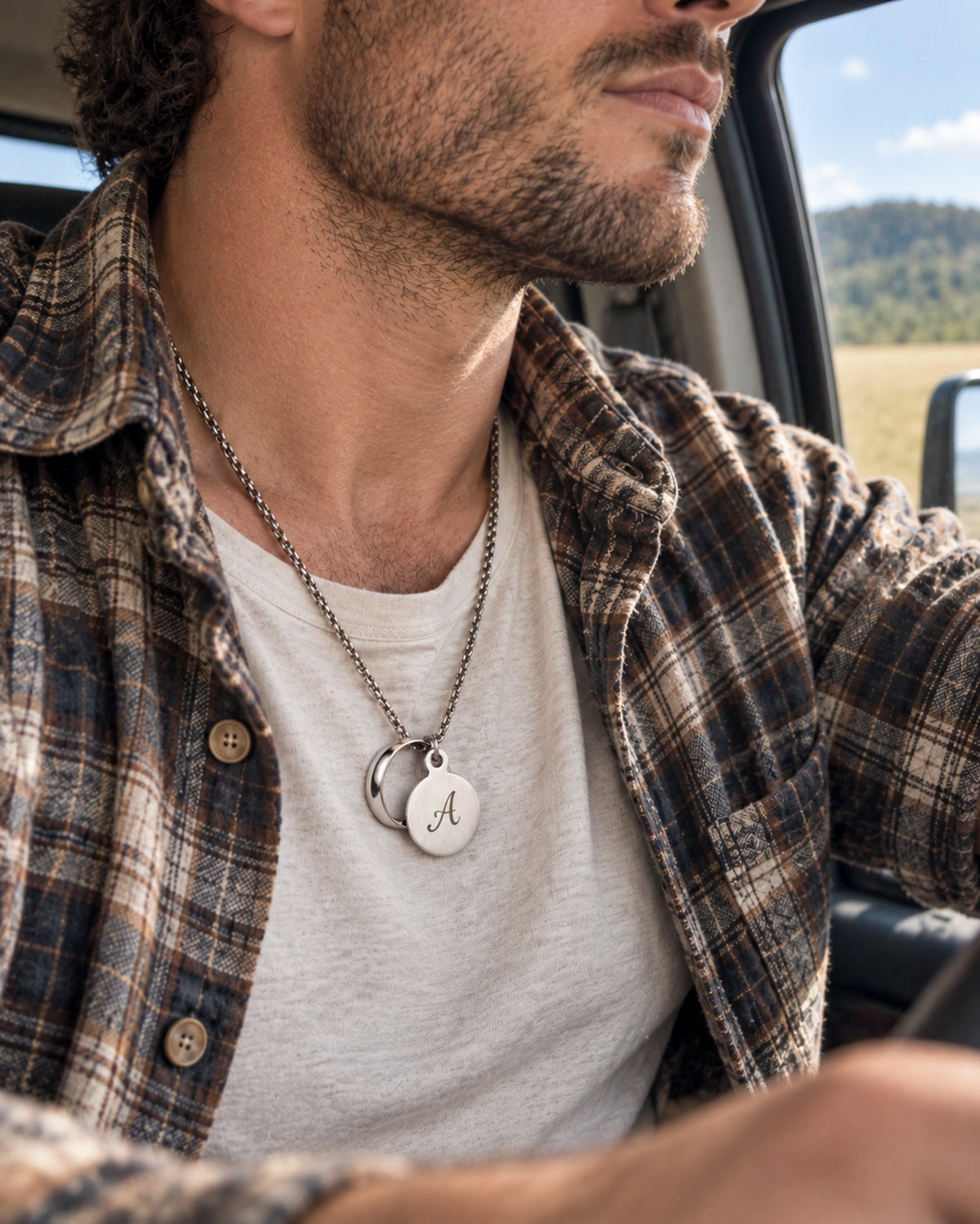Collar Anillo e Inicial – Grabado Láser